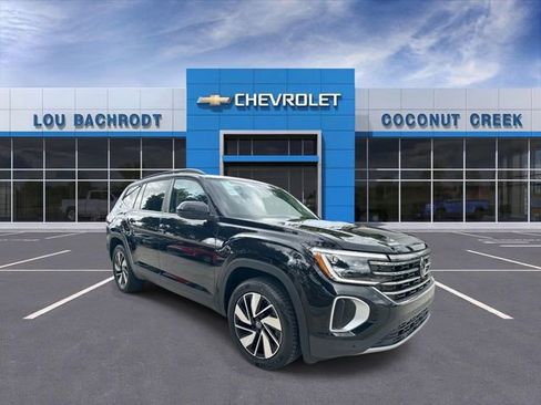 Used 2025 Volkswagen Atlas SE image 2