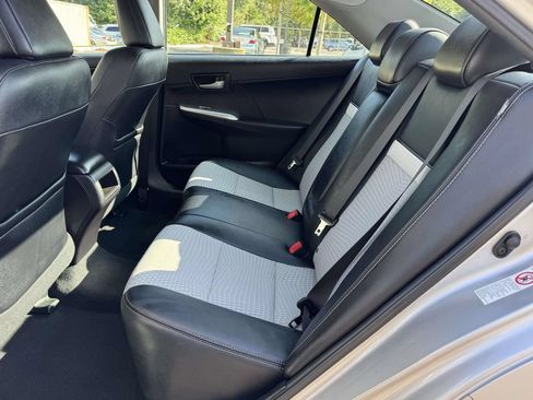 Used 2014 Toyota Camry SE w/ Moonroof Package FWD image 16