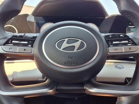 Used 2025 Hyundai Elantra Limited FWD image 15