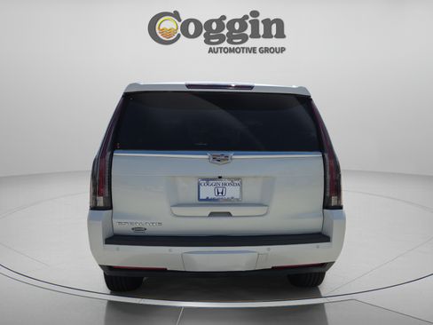 Used 2015 Cadillac Escalade Luxury AWD/4WD image 4
