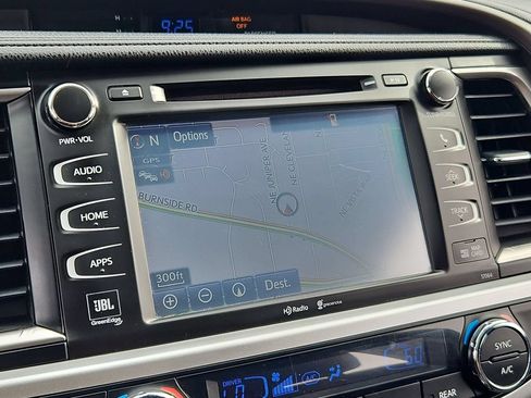 Used 2014 Toyota Highlander Limited Platinum AWD/4WD image 23