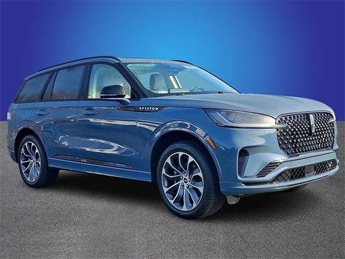 New 2026 Lincoln Aviator Premiere image 2
