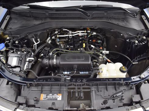 Used 2022 Ford Explorer XLT w/ Equipment Group 202A AWD/4WD image 9