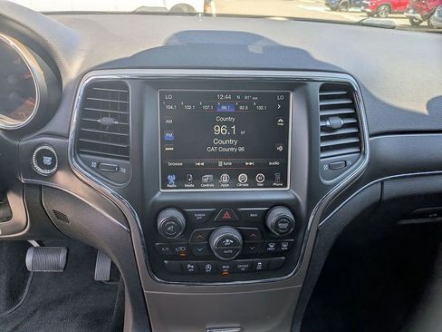 Used 2017 Jeep Grand Cherokee Limited AWD/4WD image 16