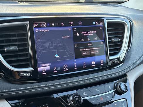 Used 2023 Chrysler Pacifica Limited FWD image 31