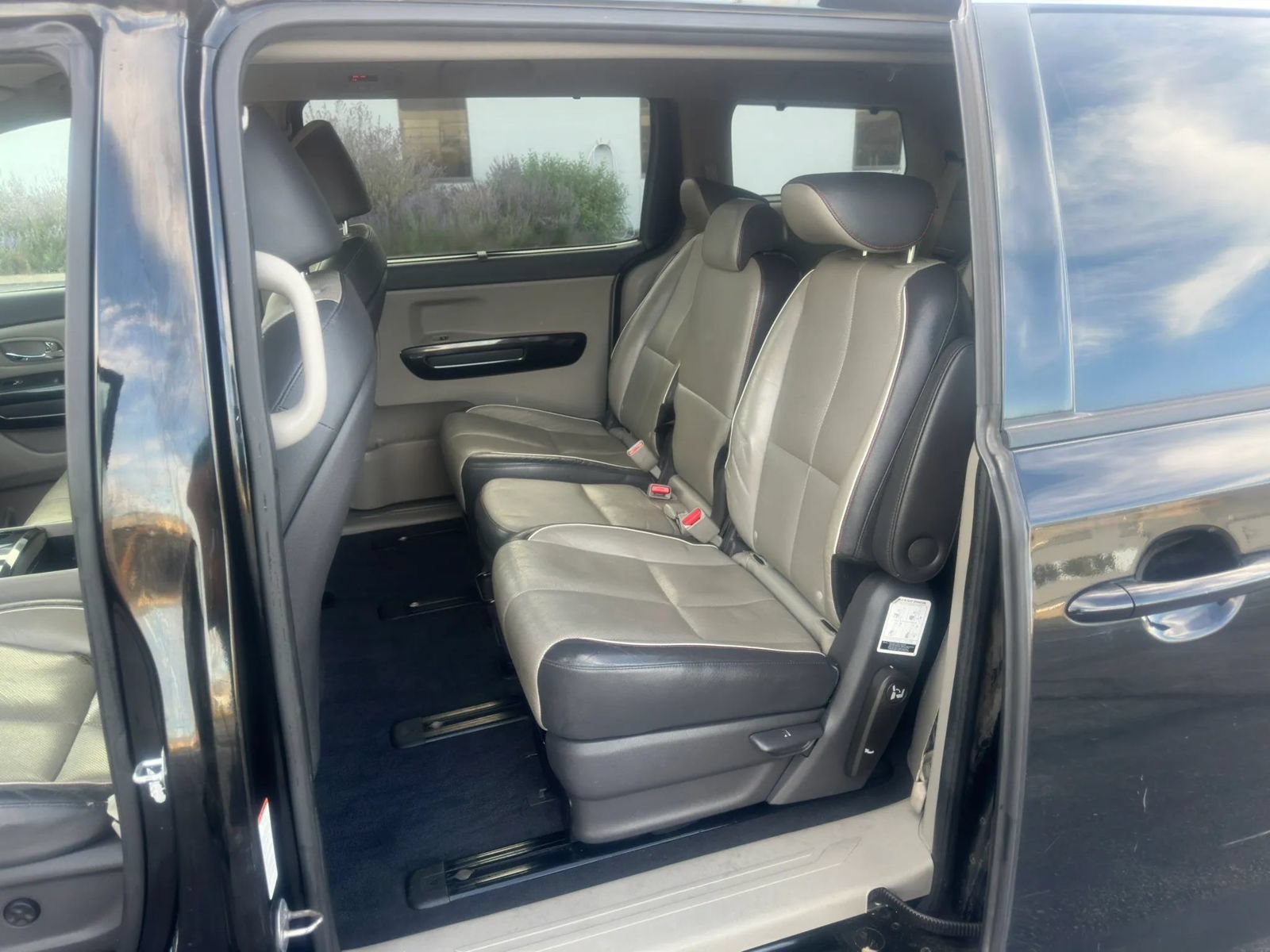 Used 2016 Kia Sedona EX FWD image 11