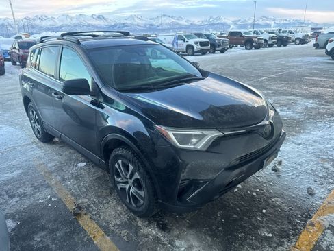 Used 2018 Toyota RAV4 LE image 2