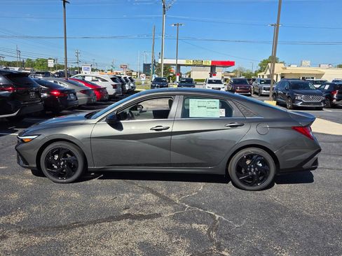 New 2026 Hyundai Elantra SEL Sport Premium FWD image 4