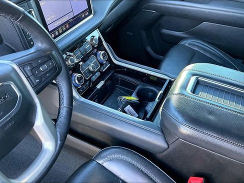 Used 2021 GMC Yukon XL Denali w/ Denali Premium Package image 13