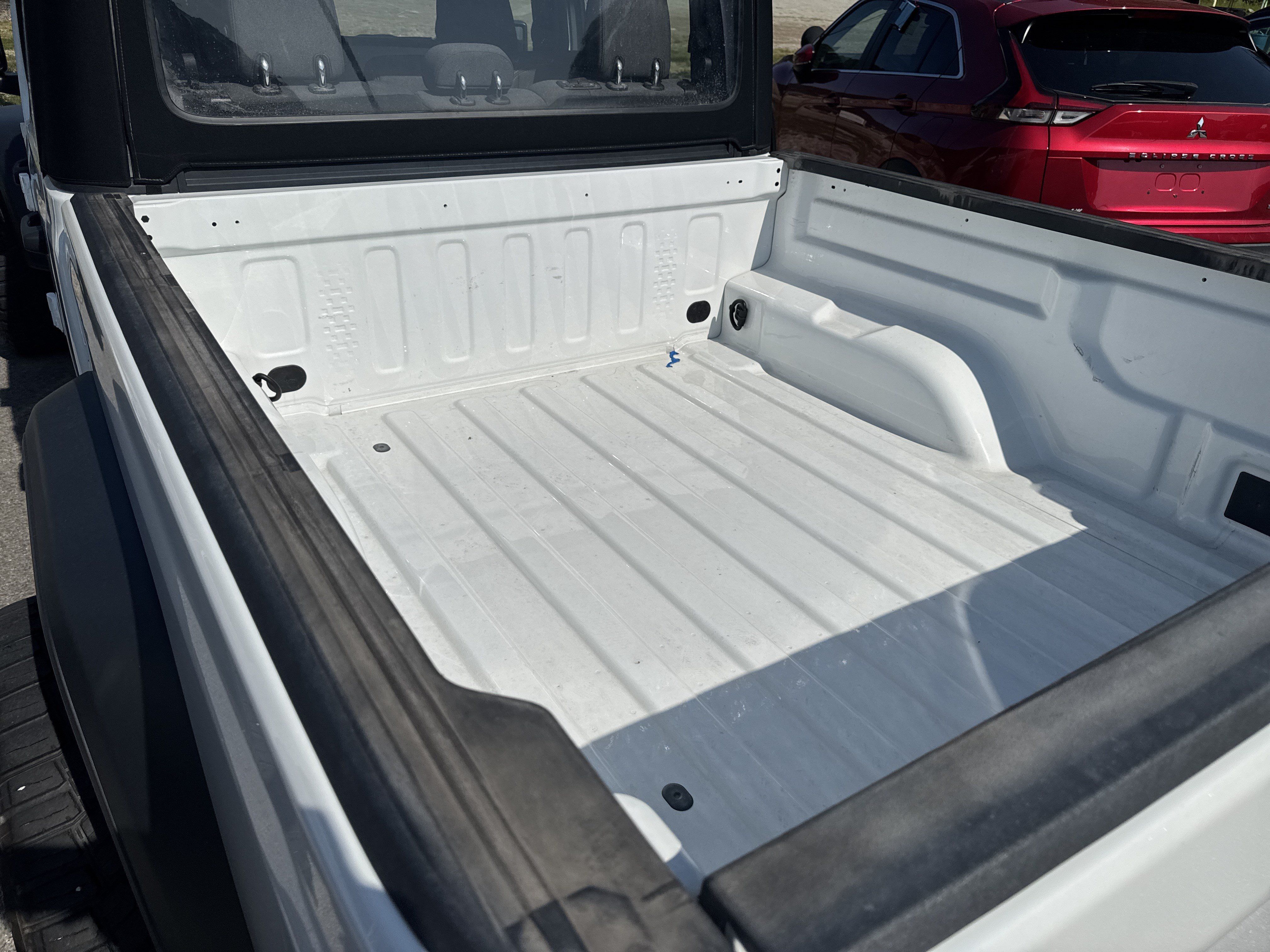 Used 2024 Jeep Gladiator Sport AWD/4WD image 9
