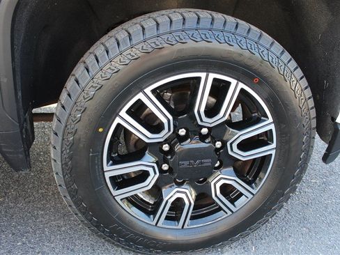 Used 2020 GMC Sierra 3500 AT4 w/ AT4 Premium Package AWD/4WD image 11