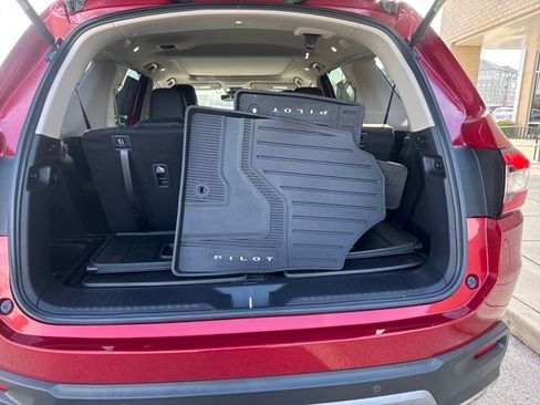 Certified 2025 Honda Pilot Touring image 18