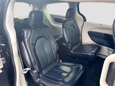 Used 2022 Chrysler Pacifica Touring-L image 27