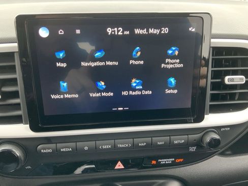 Used 2024 Hyundai Venue Limited FWD image 31