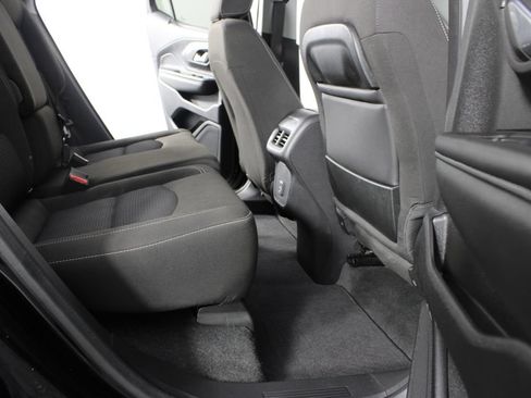 Used 2024 GMC Terrain SLE w/ Driver Convenience Package FWD image 20