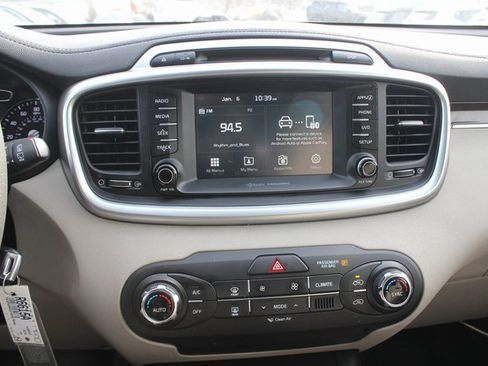 Used 2018 Kia Sorento LX image 4