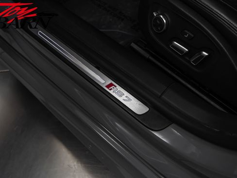 Used 2016 Audi RS 7 Prestige image 25