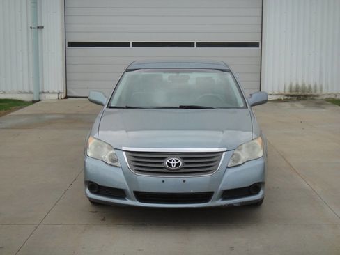 Used 2010 Toyota Avalon XL image 3