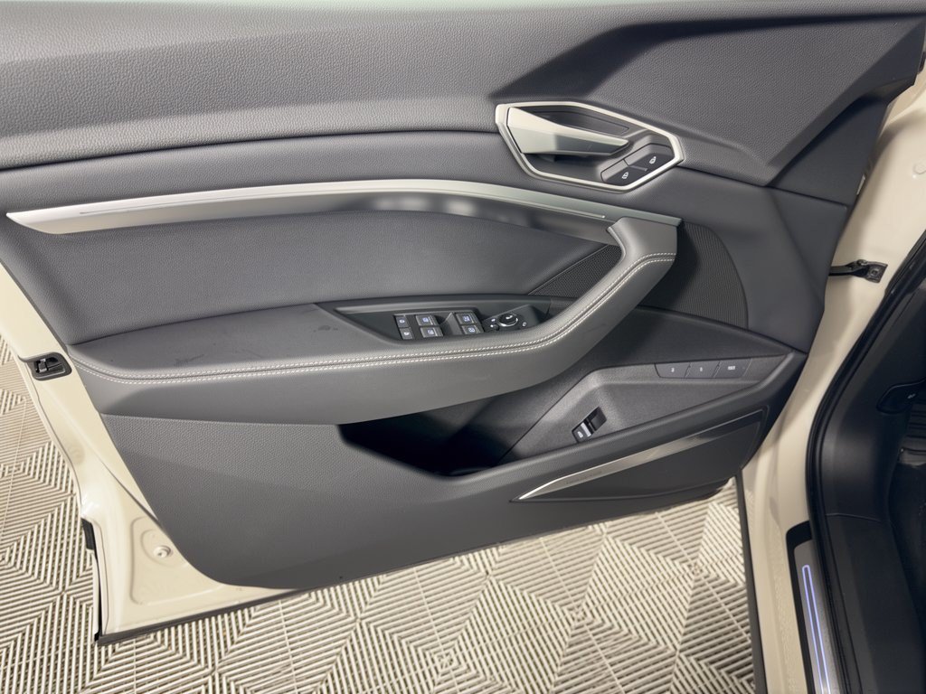 Certified 2022 Audi e-tron Premium Plus w/ Premium Plus Package AWD/4WD image 14