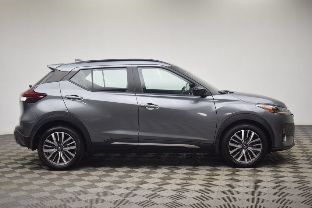 Used 2021 Nissan Kicks SR w/ SR Premium Package FWD image 9
