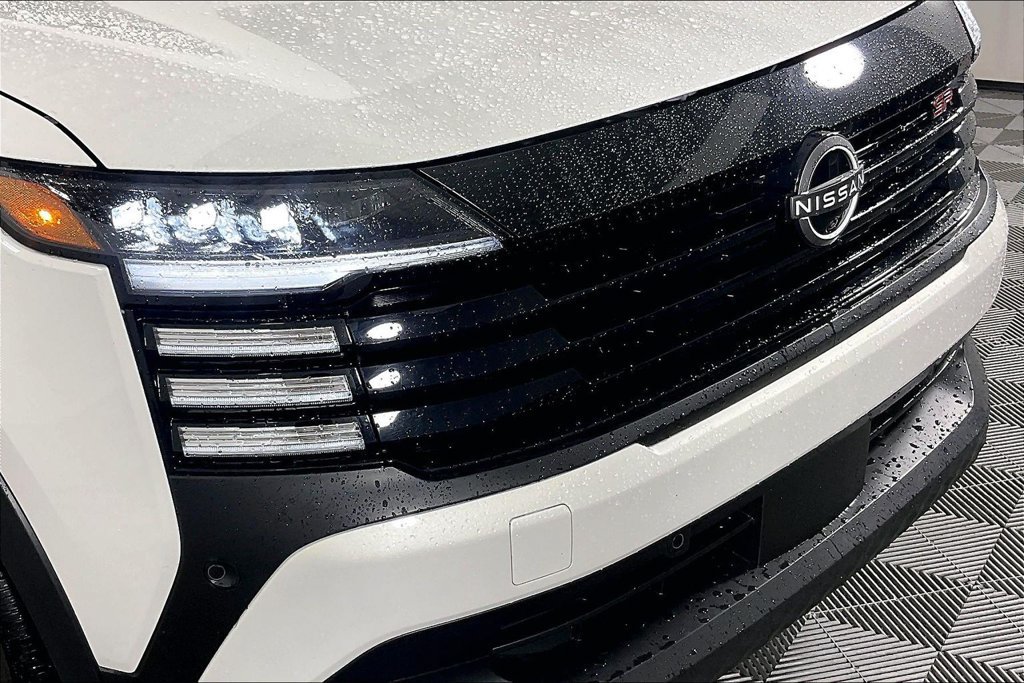 Used 2025 Nissan Kicks SR FWD image 35