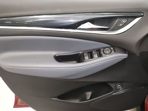 Used 2018 Buick Enclave Essence image 27