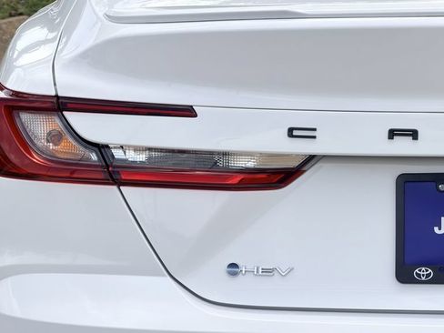 Used 2026 Toyota Camry SE FWD image 9
