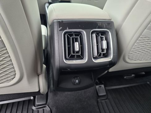 Used 2025 Kia Sorento S w/ Panoramic Sunroof Package FWD image 23