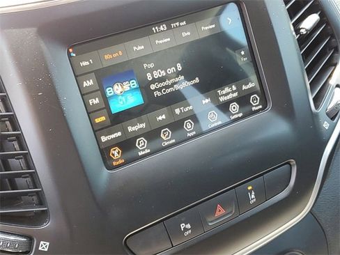 Used 2021 Jeep Cherokee Latitude Plus image 14