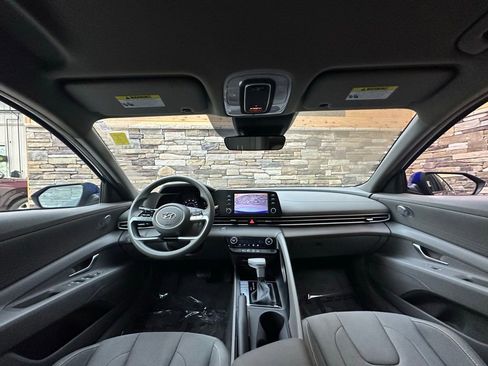 Used 2023 Hyundai Elantra SEL w/ Cargo Package image 16