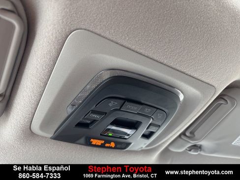 Used 2023 Toyota Corolla Cross XLE image 27