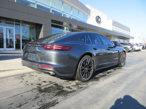 Used 2018 Porsche Panamera 4 image 9