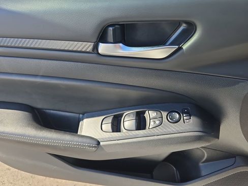 Used 2024 Nissan Altima 2.5 SV image 31