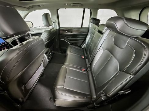 Used 2023 Jeep Grand Cherokee Limited w/ Luxury Tech Group II image 24