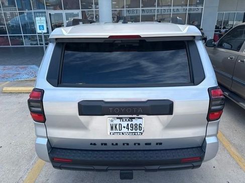 Used 2025 Toyota 4Runner SR5 AWD/4WD image 8