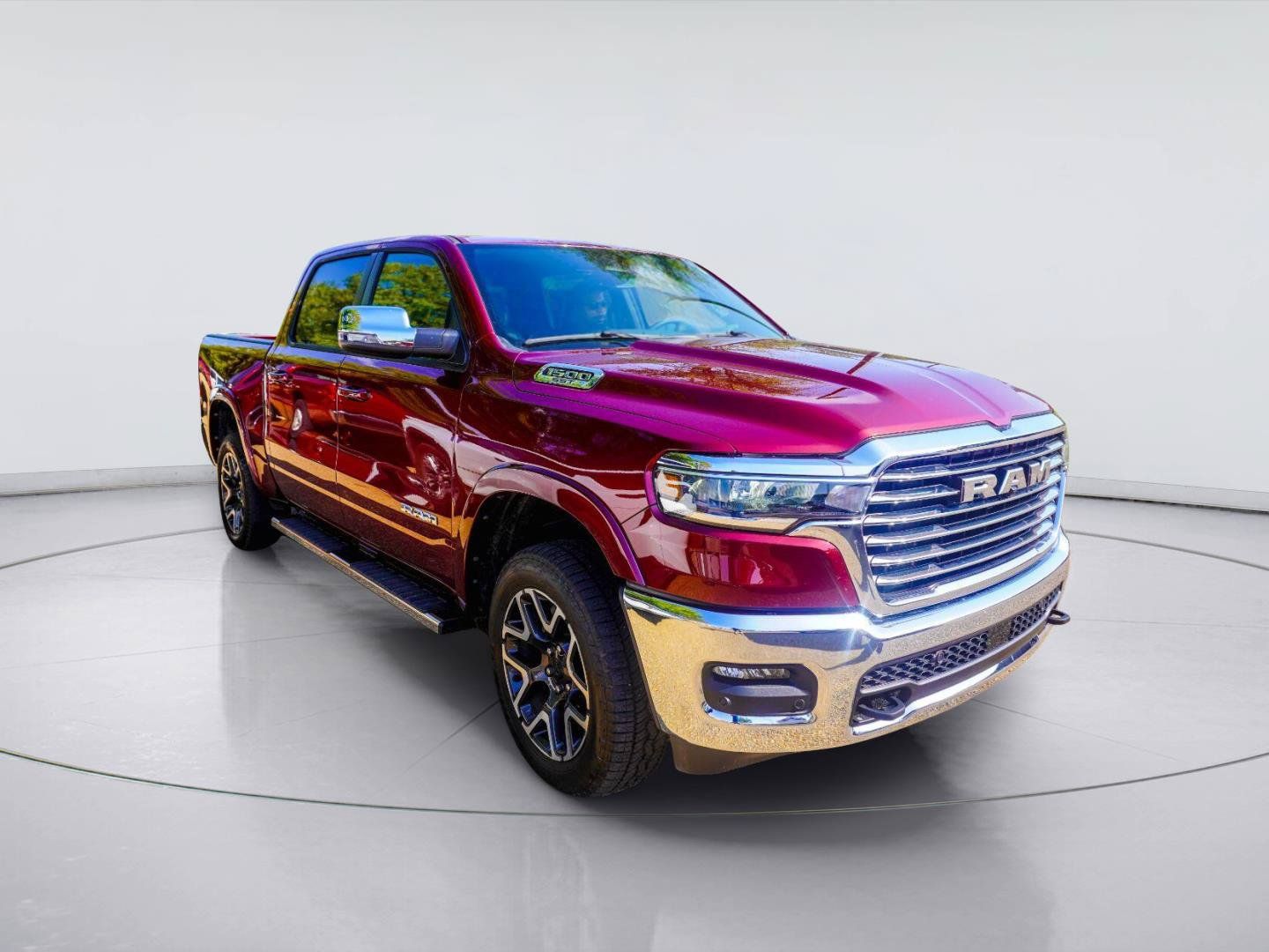 Used 2025 RAM 1500 Laramie w/ Off Road Group AWD/4WD image 2