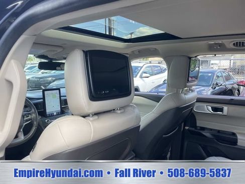 Used 2020 Ford Explorer Platinum w/ Premium Technology Package AWD/4WD image 17