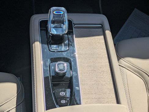 New 2026 Volvo XC90 B6 Plus w/ Protection Package Premier image 14