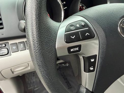 Used 2013 Toyota Highlander Plus AWD/4WD image 28