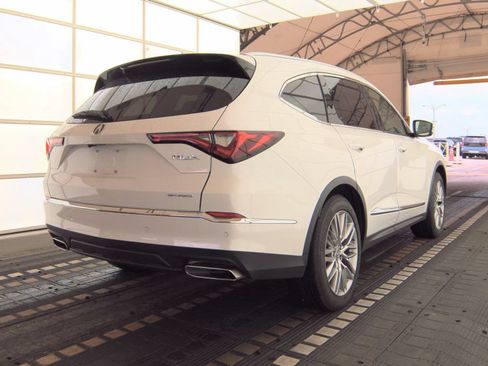 Used 2022 Acura MDX SH-AWD w/ Advance Package image 4