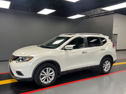 Used 2016 Nissan Rogue SV w/ SV Premium Package AWD/4WD image 2