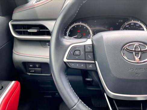 Used 2023 Toyota Highlander XSE FWD image 24