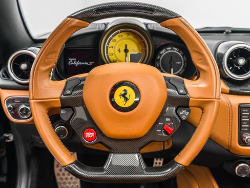 Used 2015 Ferrari California T image 15