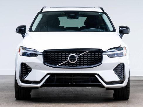 Used 2025 Volvo XC60 T8 Ultra w/ Protection Package Premier AWD/4WD image 2