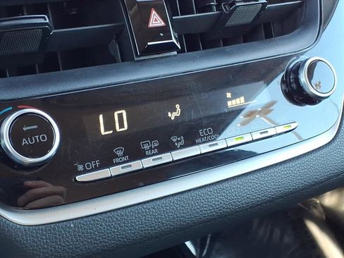 Used 2021 Toyota Corolla LE image 22