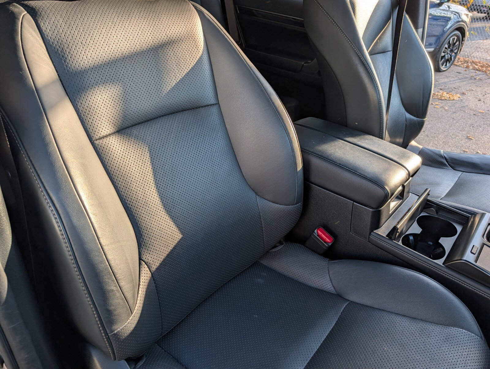 Used 2022 Lexus GX 460 Luxury w/ Sport Design Package AWD/4WD image 26