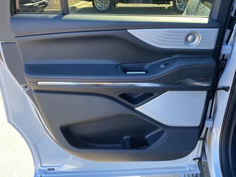 New 2026 Lincoln Navigator L Black Label AWD/4WD image 9