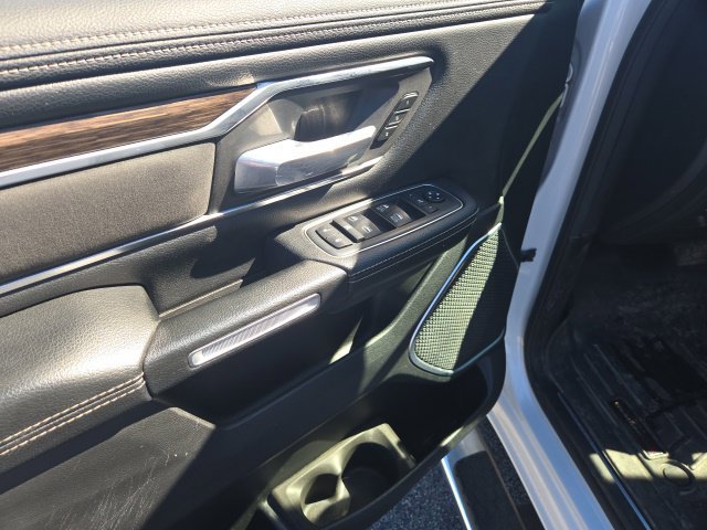Used 2019 RAM 1500 Laramie AWD/4WD image 10