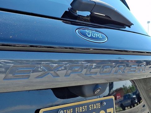 Used 2023 Ford Explorer XLT w/ Equipment Group 202A AWD/4WD image 32