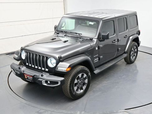 Used 2018 Jeep Wrangler Unlimited Sahara AWD/4WD image 37